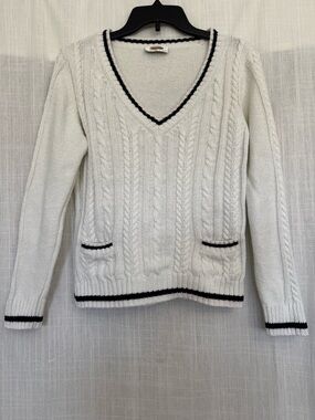 Cable Knit Talbots Petites V-Neck Sweater in White with Black Trim